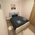 In 44077 * 발라톤엘